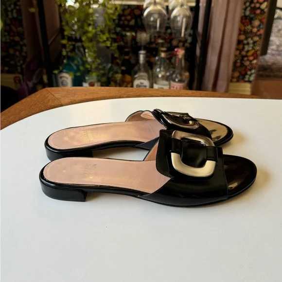 Stuart Weitzman * Black Patent Leather Buckled Sandal * Size  7.5M - Picture 3 of 4